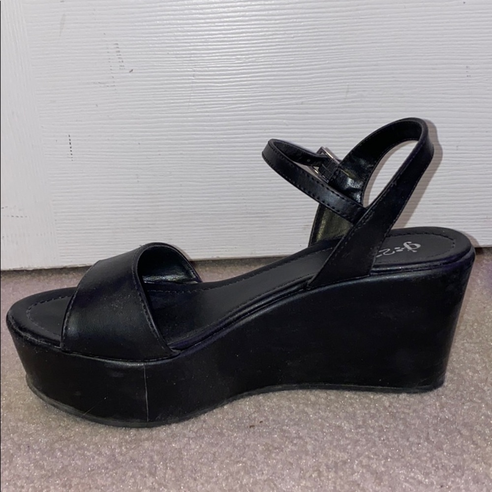 Platform style wedges